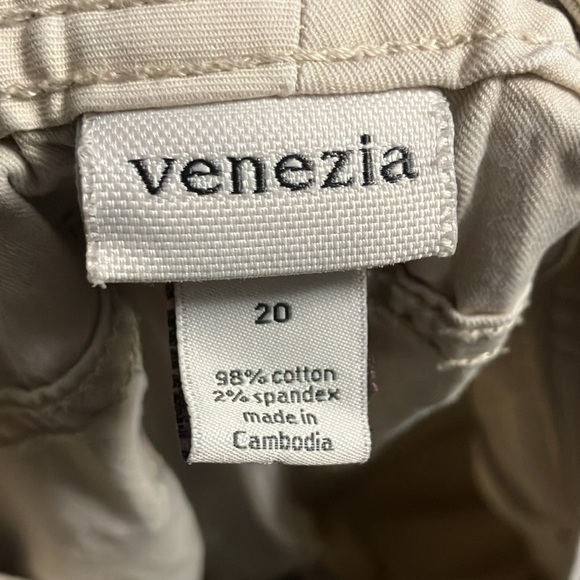 Khaki Capris - Picture 3 of 4